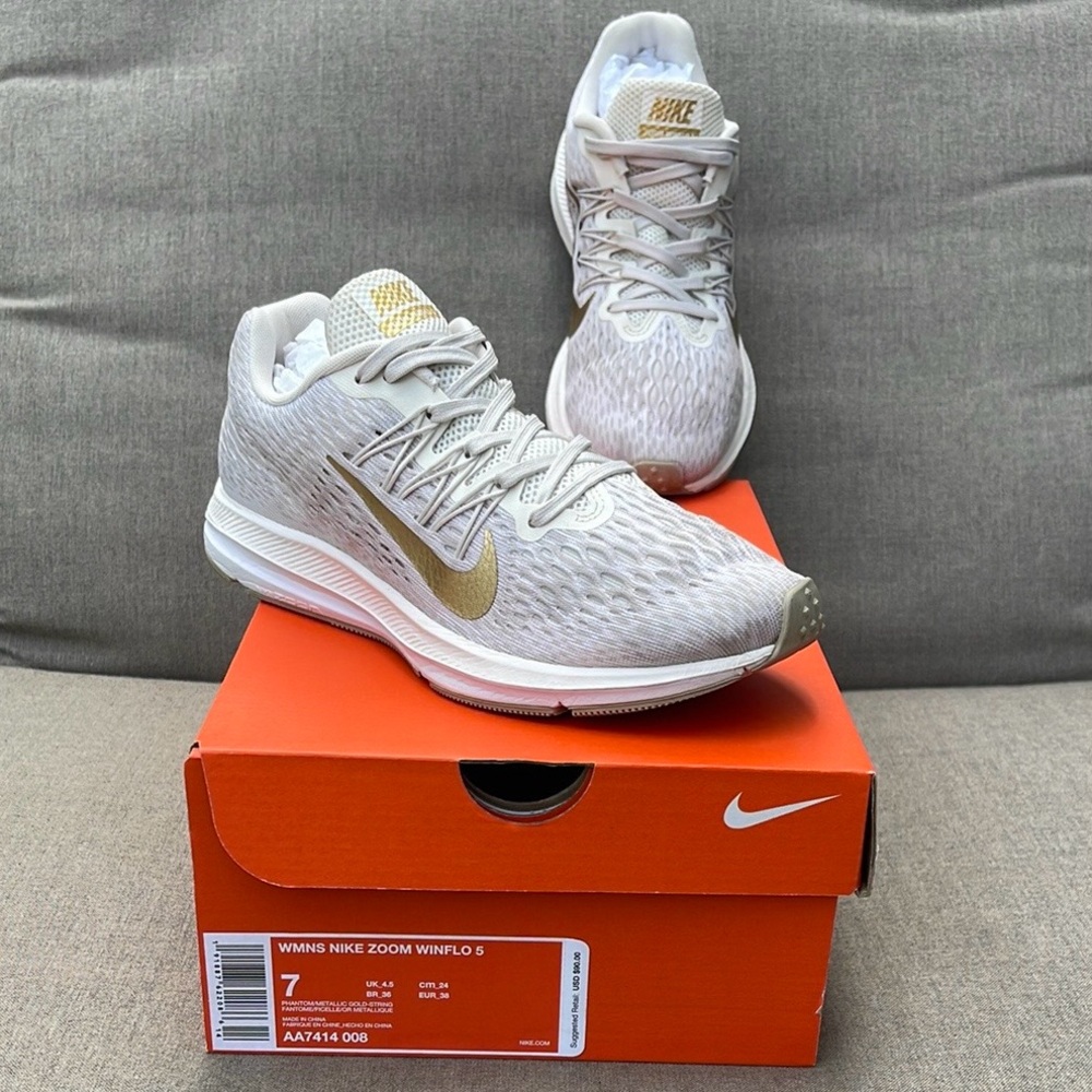 NIKE Zoom Winflo 5 Sneaker with Golden Swoosh